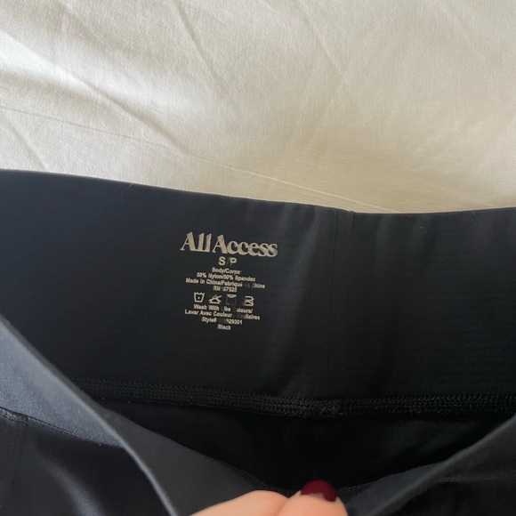 Bandier Center Stage Pocket Legging - Picture 5 of 7